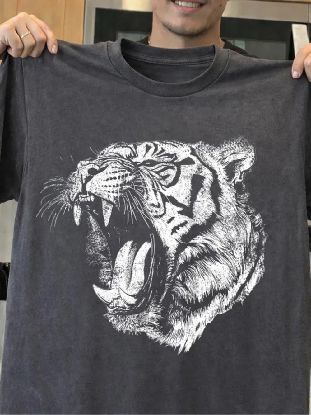 Men's Short-Sleeve Tiger Graphic Tee - Pepper